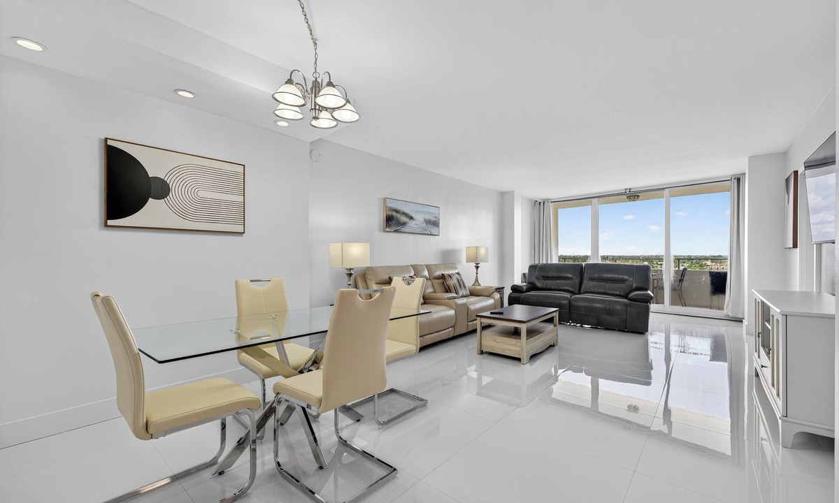 Bermuda Riviera Apartment | City Glow Suite