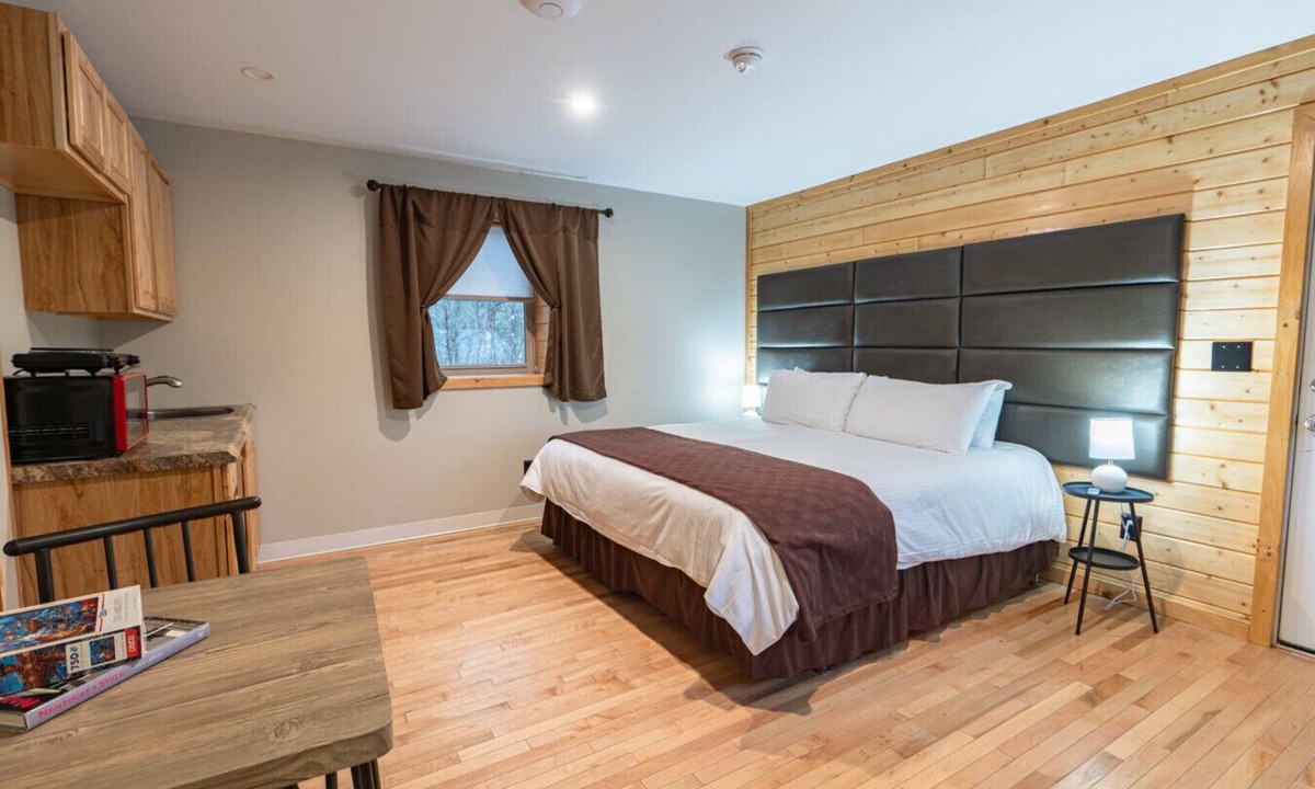 Bethlehem Resort | Classic King Room Near Lake White Mountains