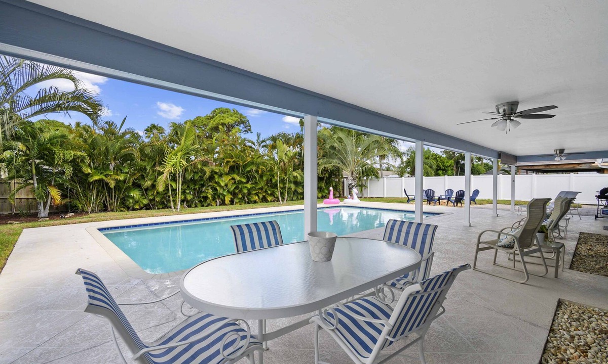 Jupiter House | Clean Home Large Heated-Pool - 3/2 +Ofc/den - 3 Miles to Beach "Jupiter Escape"