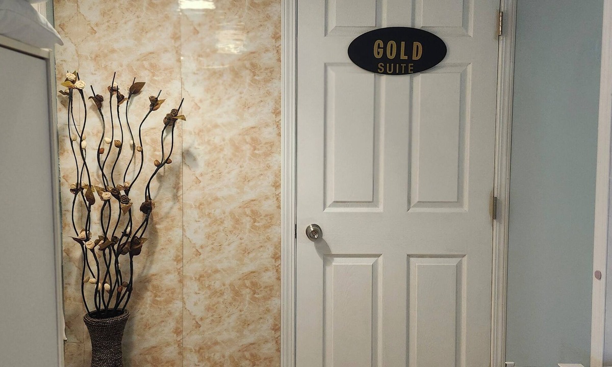 Strathmore Apartment | Clean, relaxing,spacious and modern,well equipped accommodation for up to two.