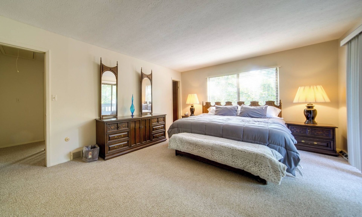 Richmond Heights Apartment | Cleveland Area Retreat Near Lake Erie