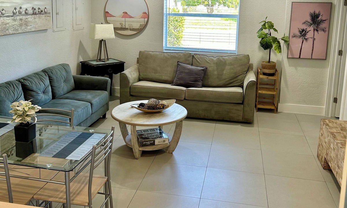 West Palm Beach Bed & Breakfast | Close to everything! Perfect basecamp for WPB