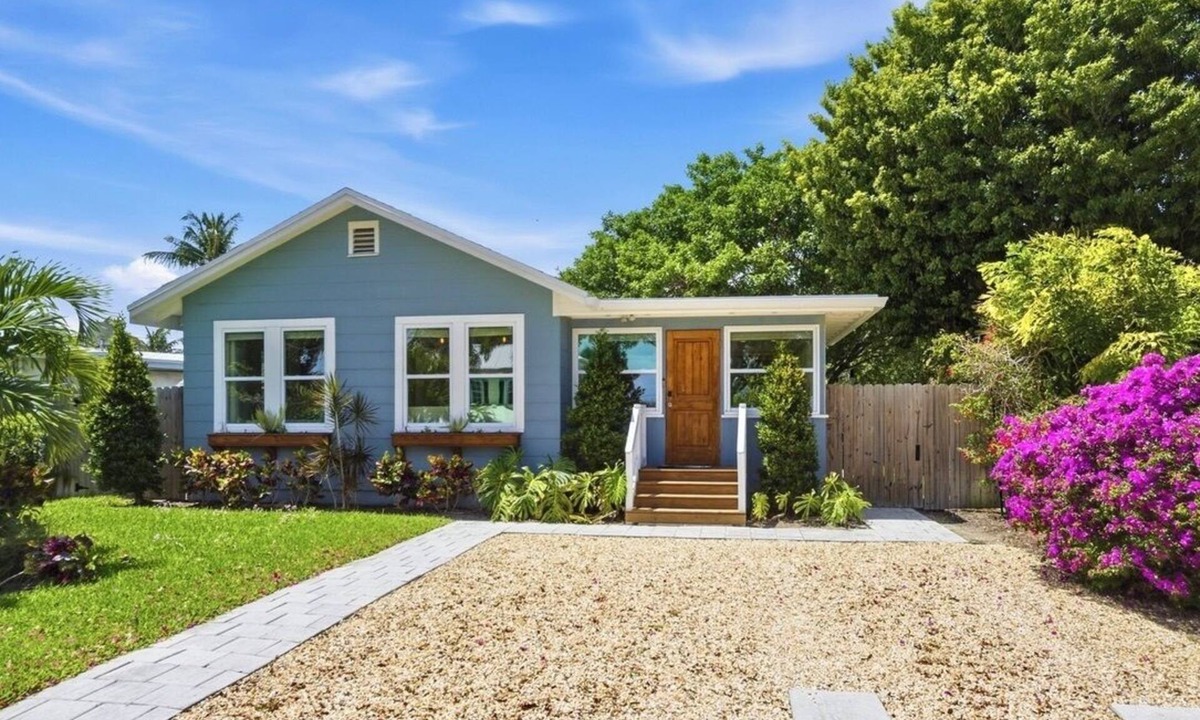 Delray Beach Cottage | Coastal 2-bedroom cottage in Delray Beach with large private back yard