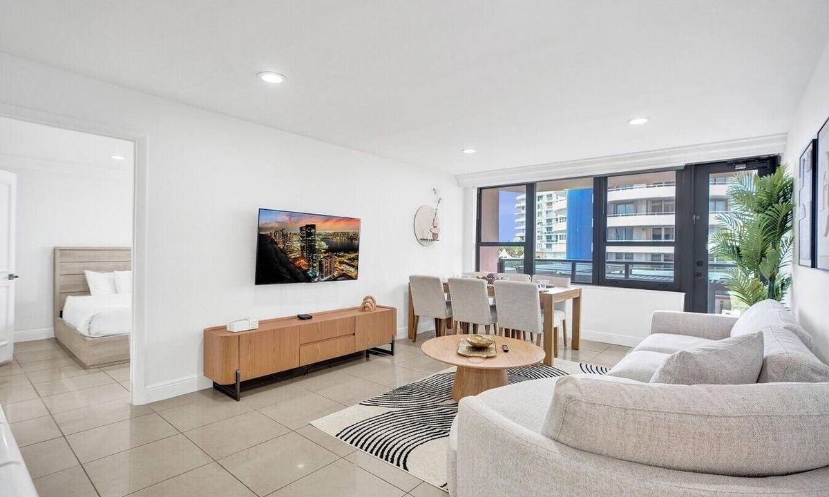 Mid Beach Apartment | Coastal Condo with Resort Service, Pools & Gym 407