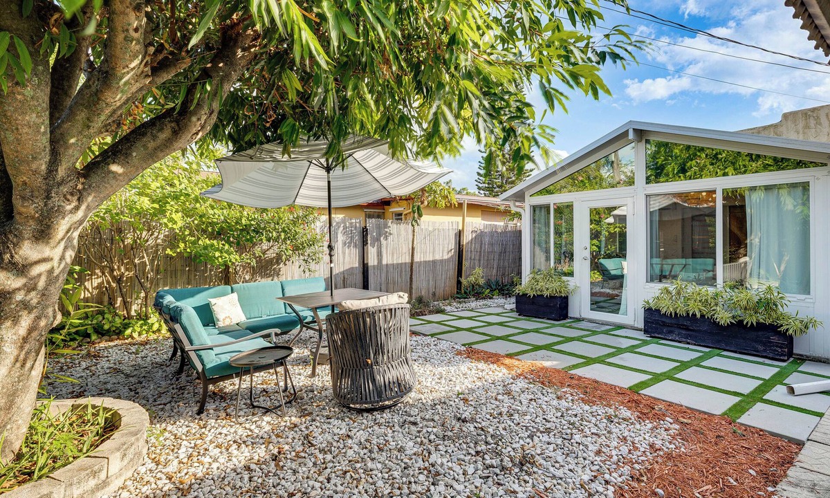 Southwest House | Coastal Home Near Palm Beach: Patio + Beach Gear!