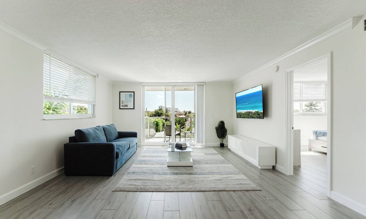 Boca Raton Apartment | Coastal Retreat: Directly Across from Beach w/Heated Pool & 2 King Suites