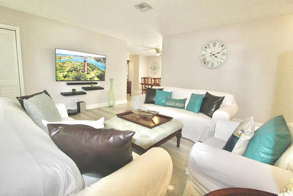 Tequesta House | Coastal Village Retreat