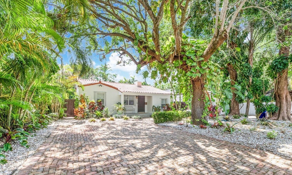 Southwest Coconut Grove House | Coconut Grove Gem