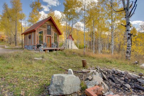 Marble House | Colorful Cabin w/Teepee, Fire Pits & Mtn Views!
