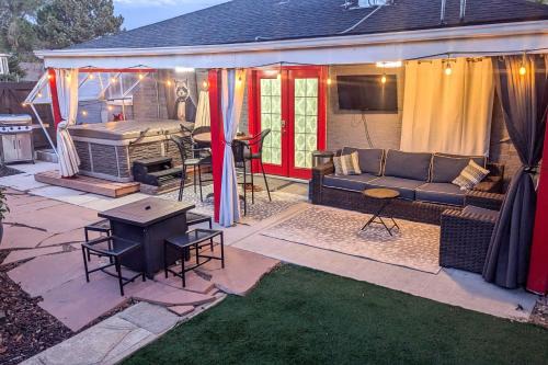 Edgewater House | Comfort Amenities Location Hot tub walkable Denver