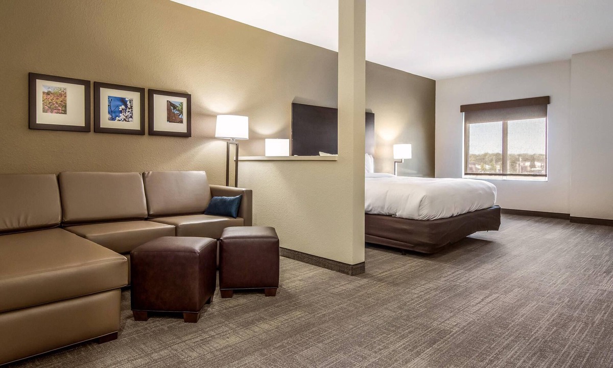 Brunswick Hotel | Comfort Suites Brunswick Town Center