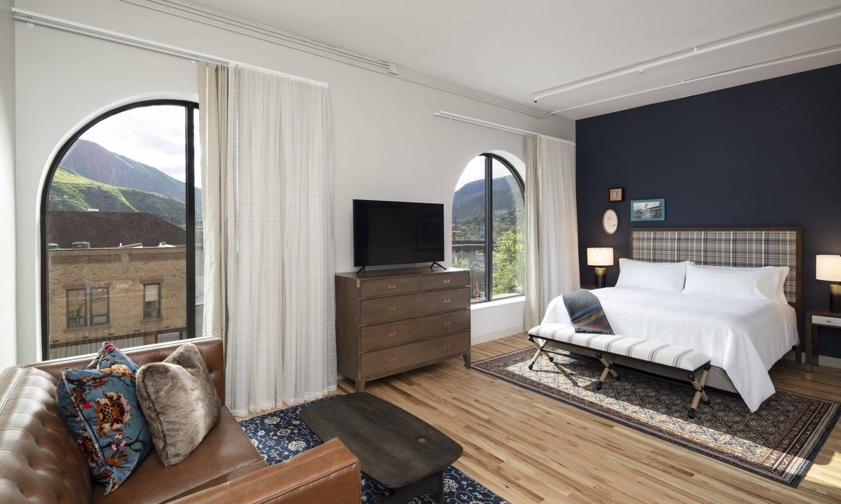 Glenwood Springs Hotel | Comfortable Downtown Suites With Contemporary Boutique Charm