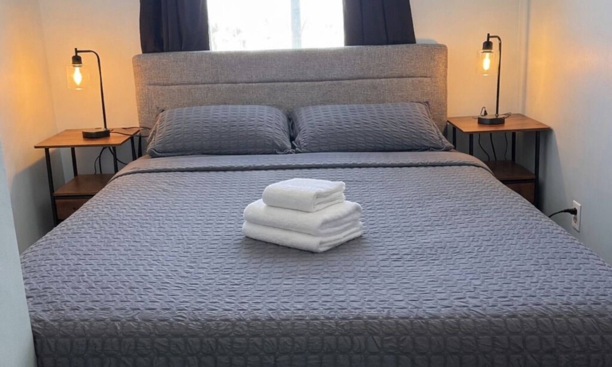 The Pas Apartment | Comfortable Queen Room with a recliner in a Hotel