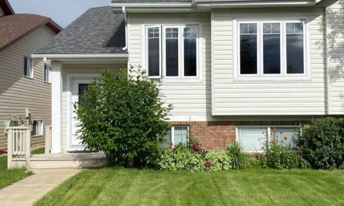 Lacombe House | Comfortable Room in Quiet, Furnished House-Close to Nature and Burman University