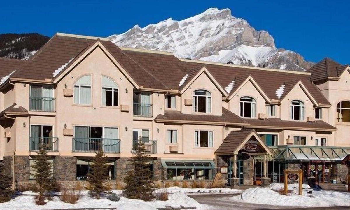 Banff Hotel | Comfy Room Along Banff Ave! Air-Conditioning