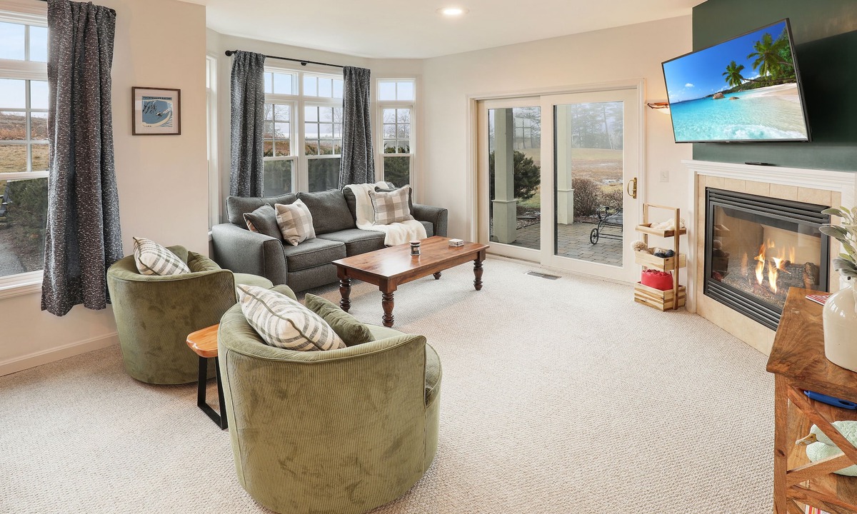 Thornton Condo | Condo close to hiking, river, with mountain views