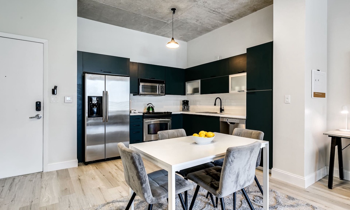 Downtown Miami Apartment | Contemporary Loft in Beautiful Down. 4 people