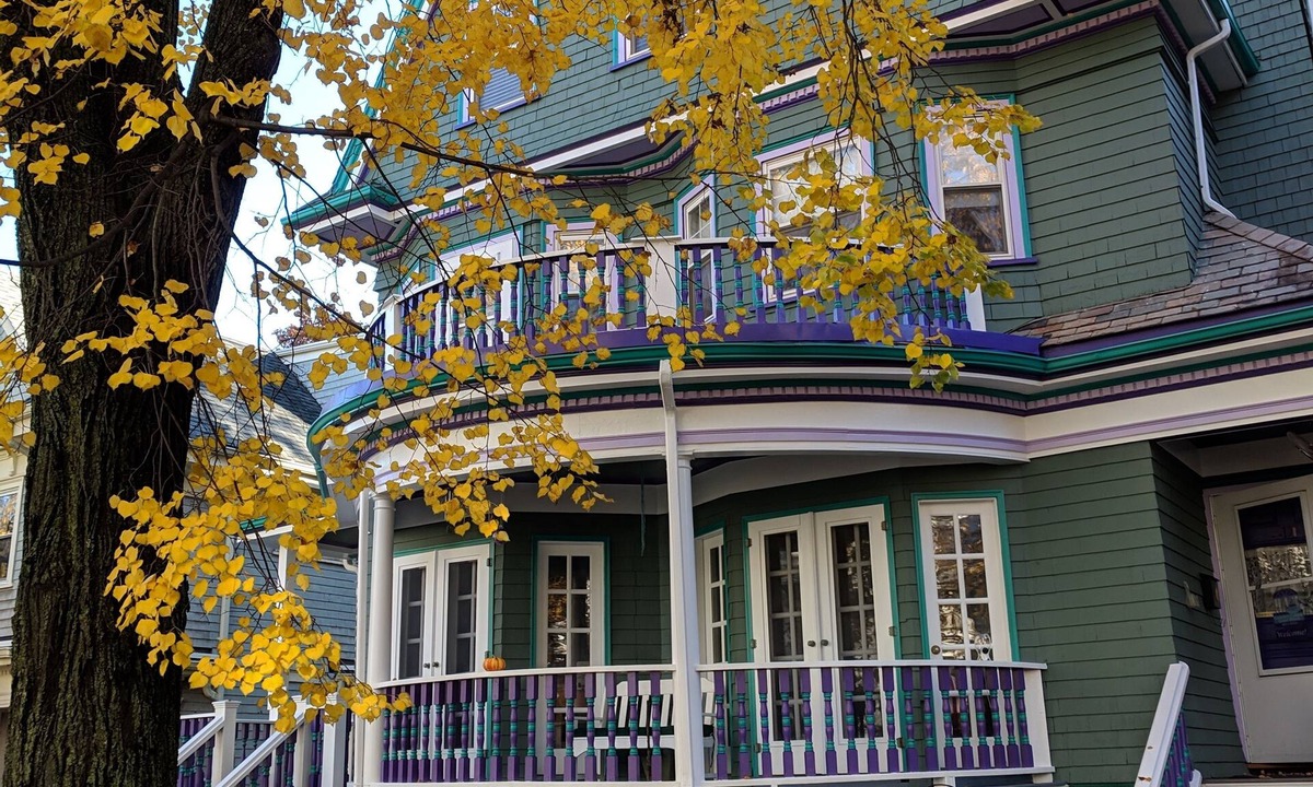 Coolidge Corner South Side House | Coolidge Corner Guest House