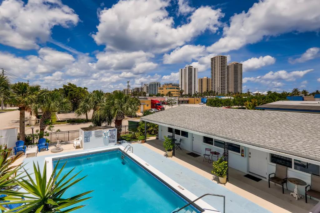 Singer Island Apartment | !Coral Sands 1 Bedroom Stunner!