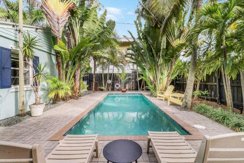 Flamingo Parks Apartment | Cottage 1 on Penn - With Pool