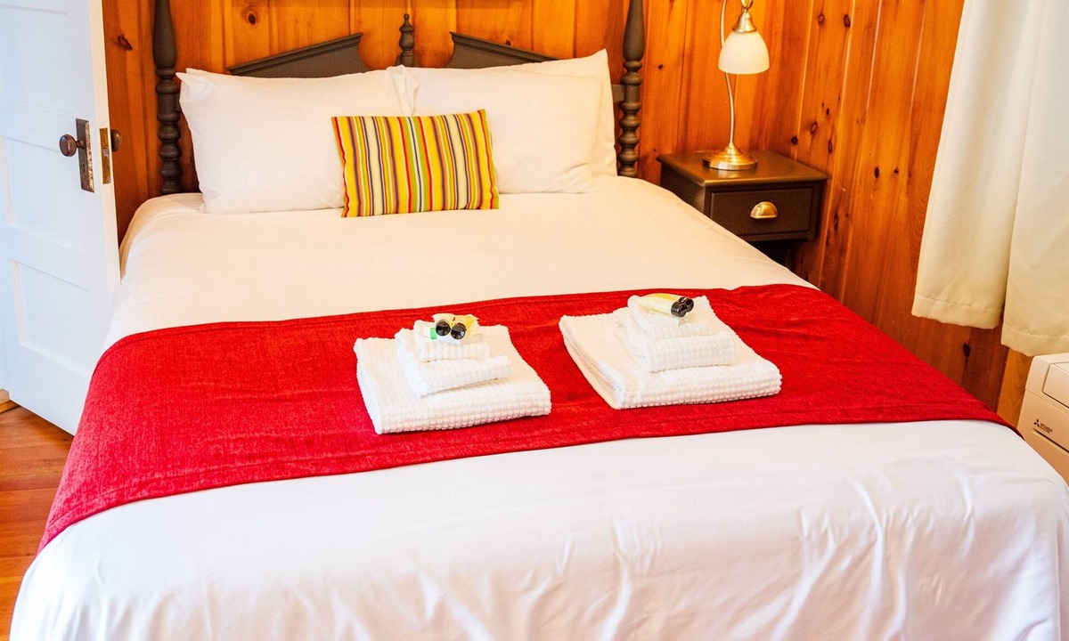 Wolfeboro Cottage | Cottage 5-6 - Year Round Pet Friendly - 2 Bedroom/1 Bath End Unit