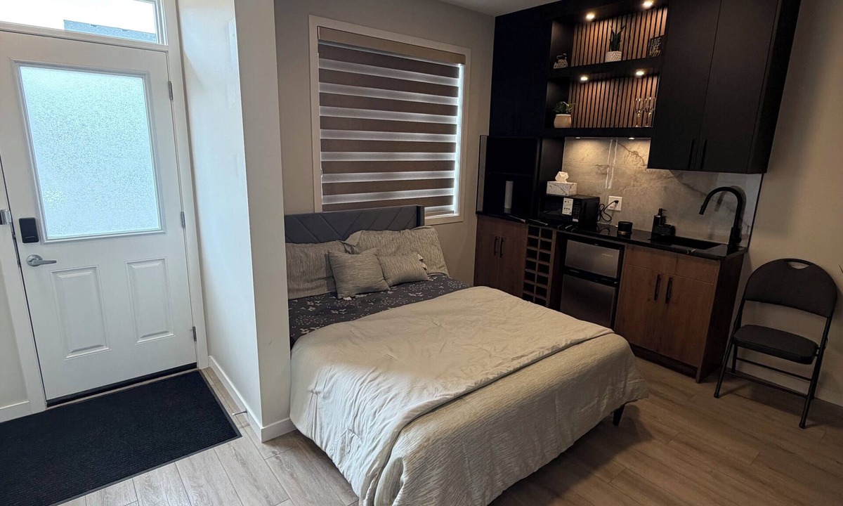Calgary Apartment | Cozy 1-bedroom studio in charming Calgary with AC