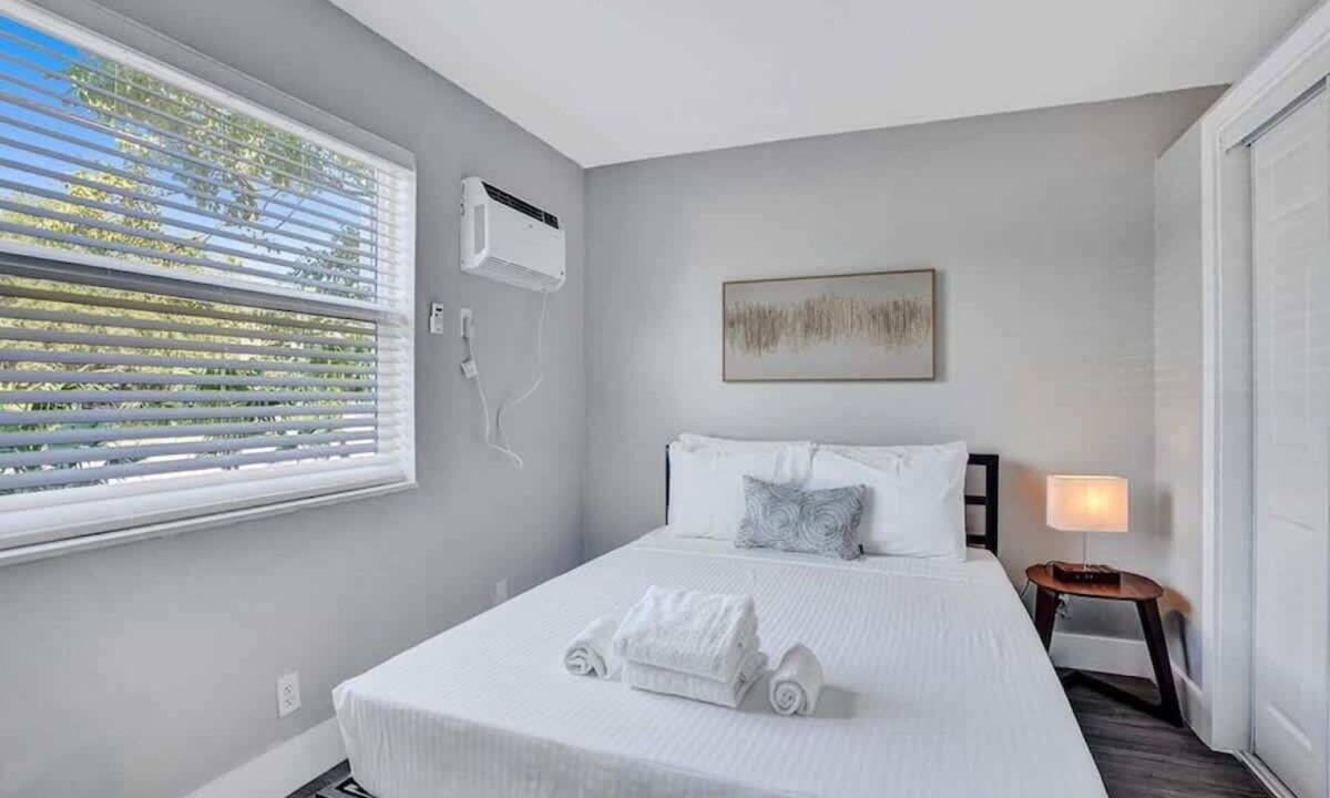 Poinciana Park Apartment | Cozy 1BR Stay for 4 in FT Lauderdale