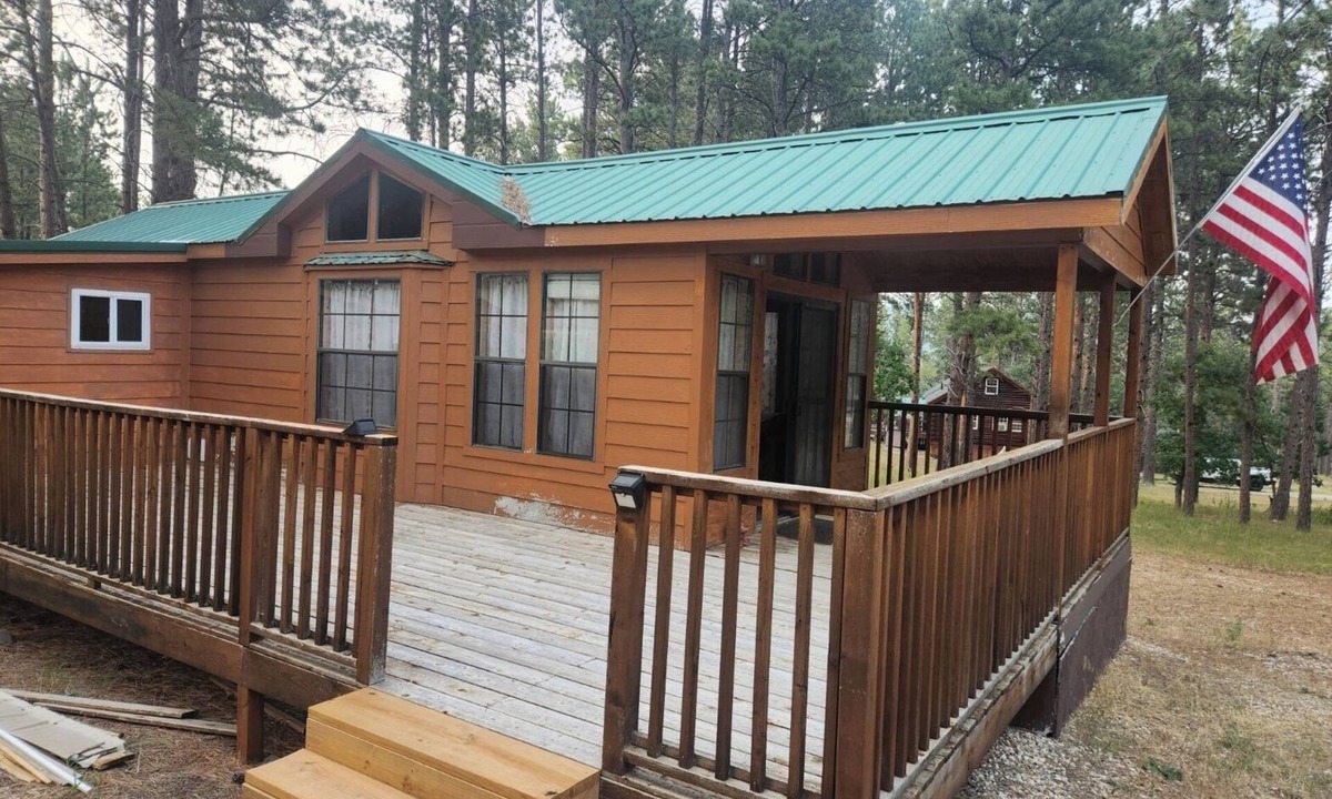 Sturgis Cabin | Cozy 2-bedroom cabin in Boulder Heights, 10 minutes from Sturgis and Deadwood.