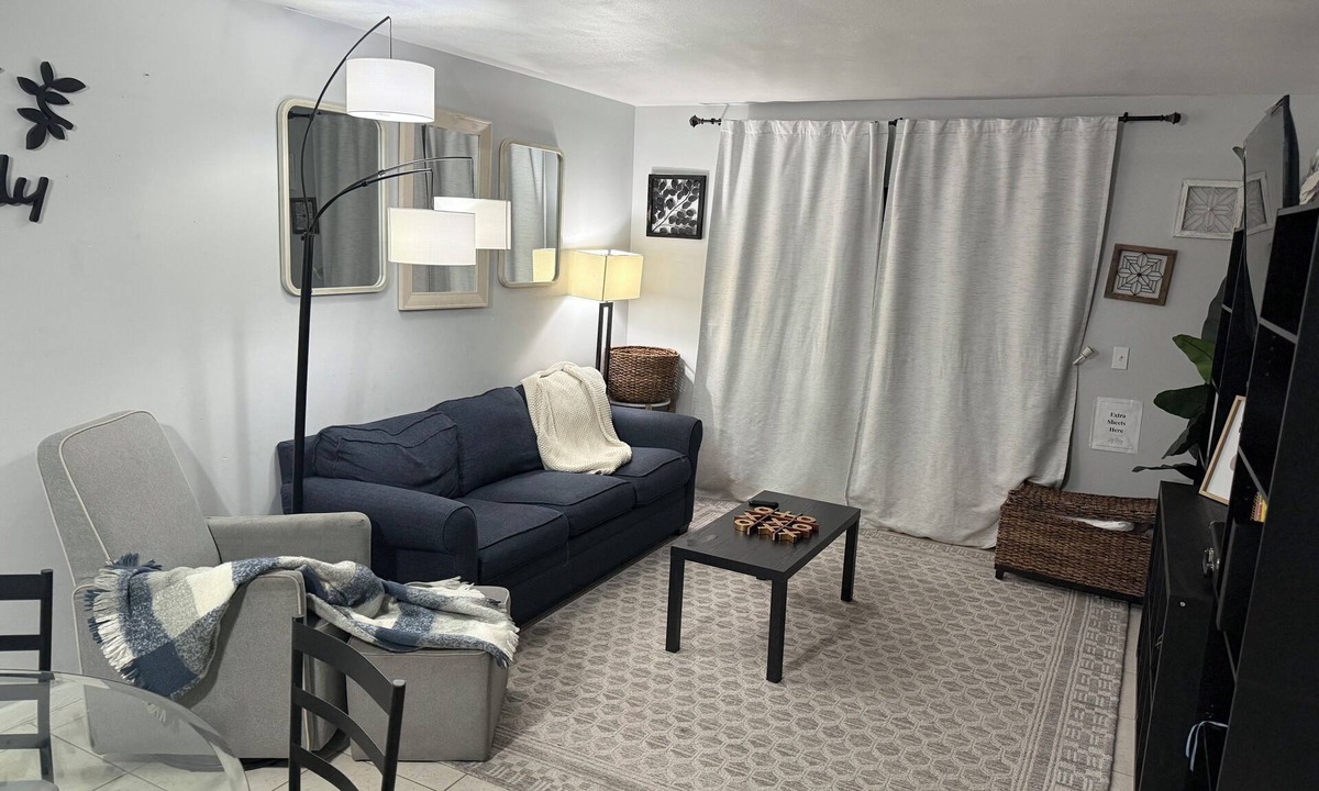 Miramar House | Cozy 2 Bedroom Home Near Hard Rock Stadium