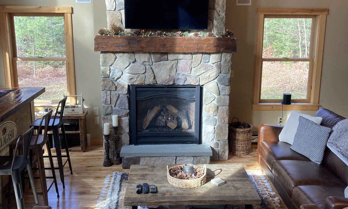 Bethel House | Cozy 4 bed Ski Home Conveniently Located close to Mountain and Downtown