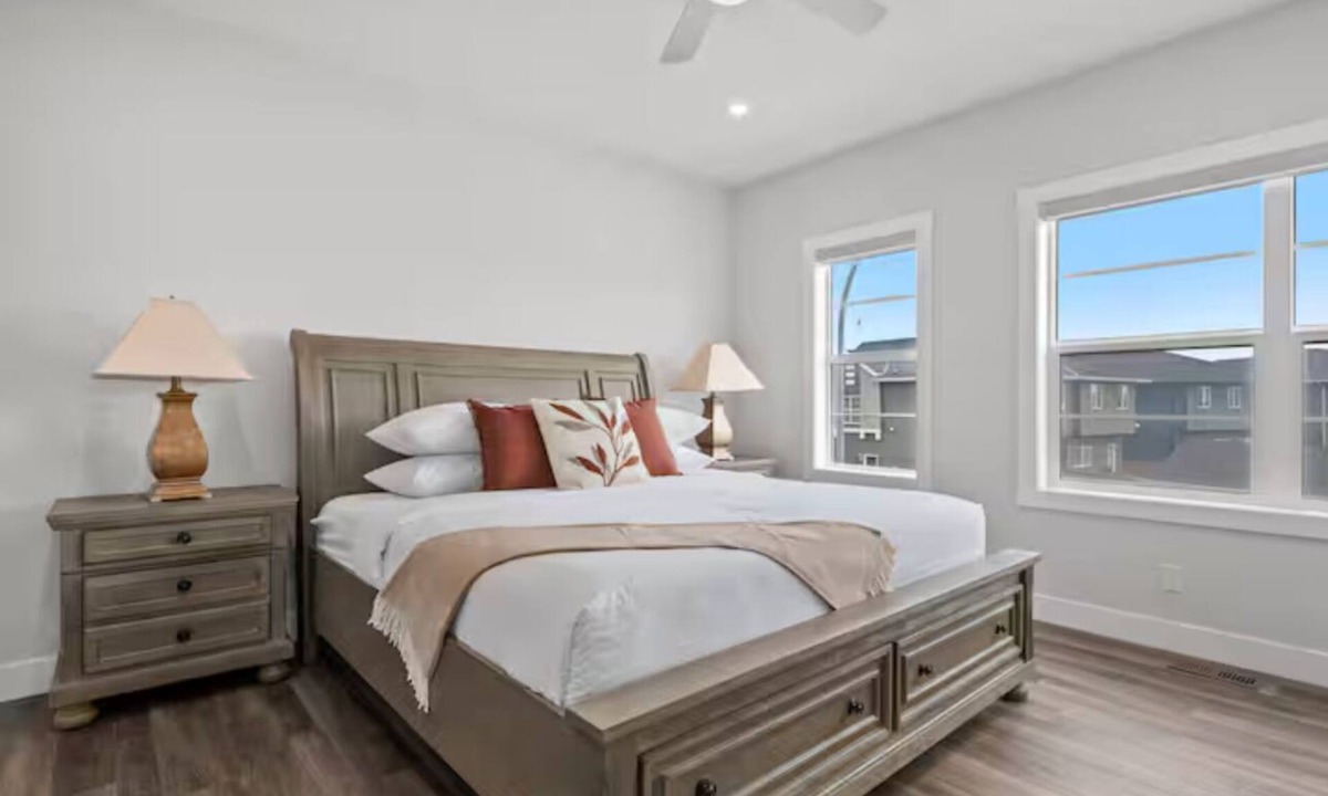 Calgary House | Cozy and Inviting home, whole house to your self to stay with 2 free parkings.