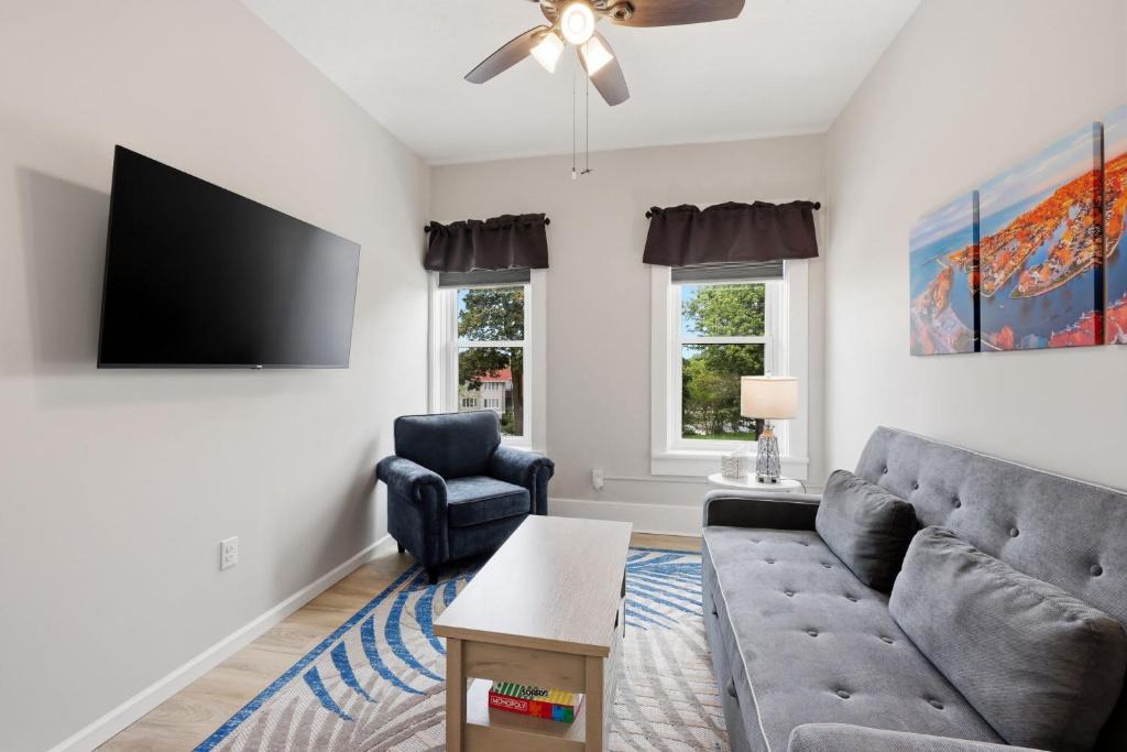 Vermilion Apartment | Cozy Apartment Heart of Vermilion Sleeps 4