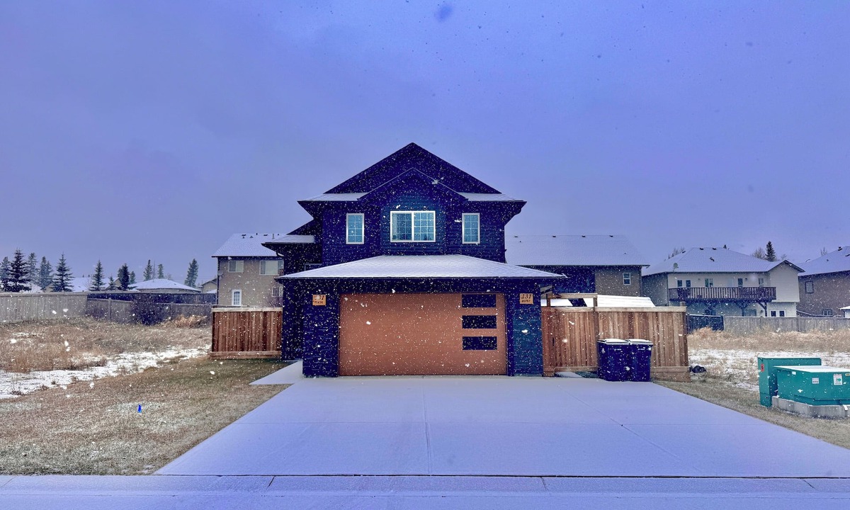 Hinton Apartment | Cozy Basement Apartment Near Jasper – Private, Modern, and Perfect for Couples