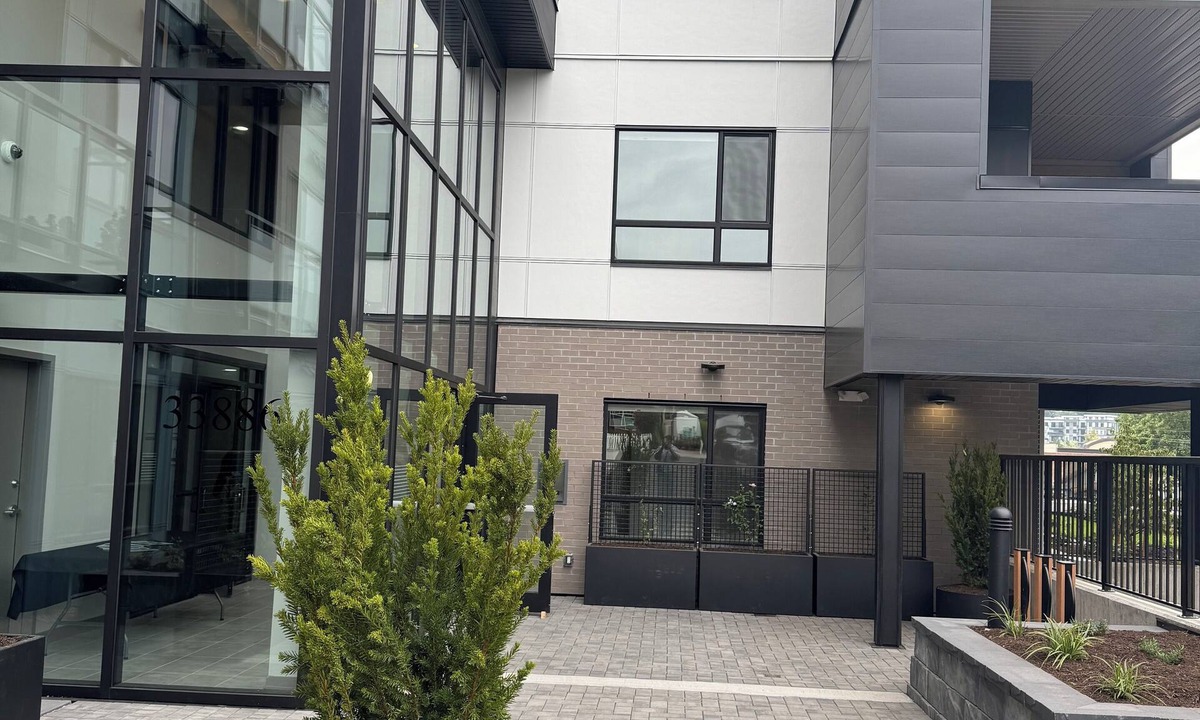 Abbotsford Condo | Cozy brand new 1 bedroom Condo , close to Hospital , UFV & downtown Abbotsford.