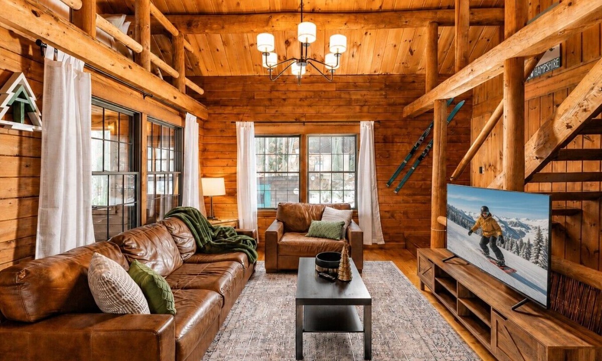 North Conway Cabin | Cozy Cabin Couture, hottub, dogs