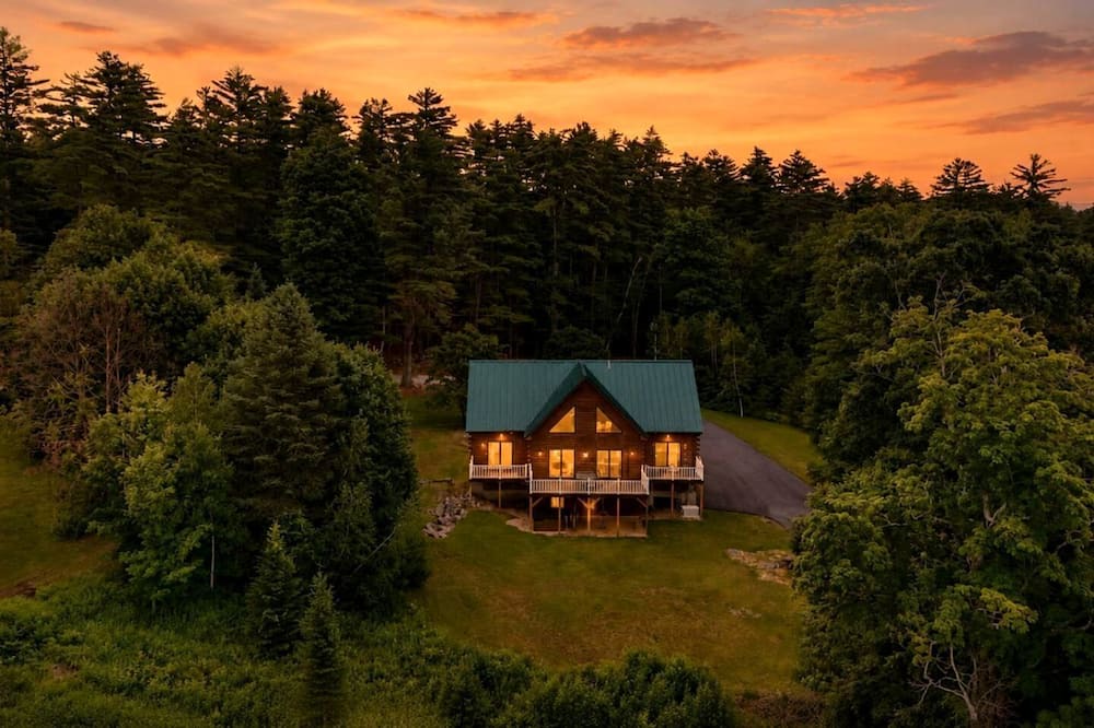 Center Lovell Cabin | Cozy Cabin with Movie Theater & Hot Tub Escape in Lovell, Maine