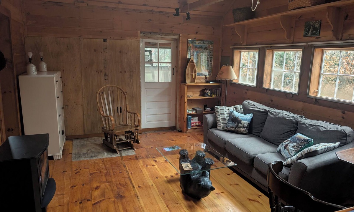 Hillsboro Cabin | Cozy Camp Nestled in the Woods