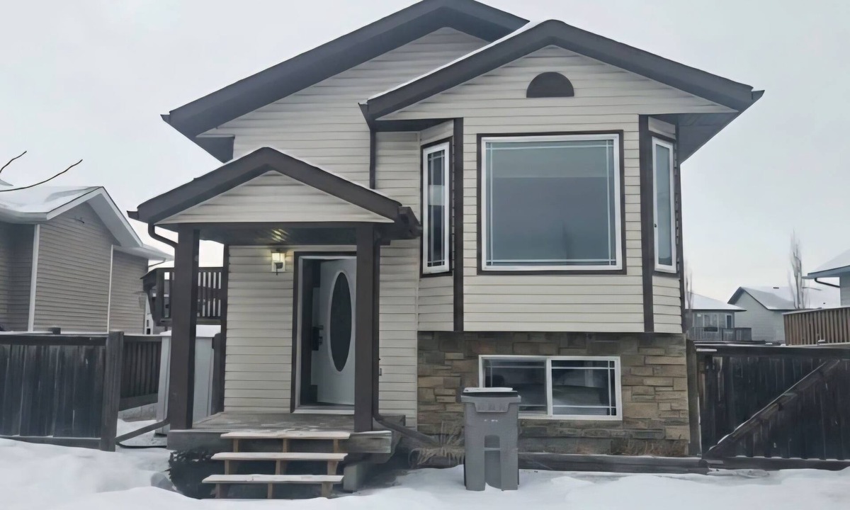 Grande Prairie House | Cozy Comfort