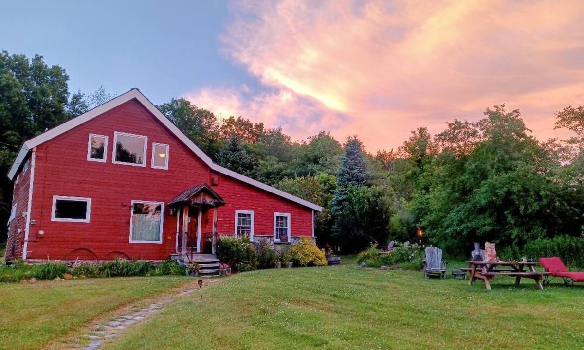 South Shaftsbury House | Cozy Converted Barn on Secluded 6.5 acres with Hot Tub