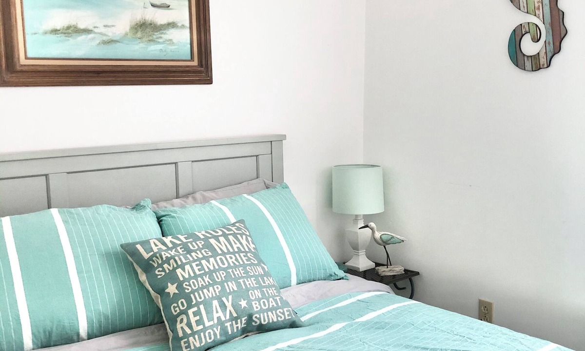 Gloria Glens Park Cottage | Cozy Cottage 2BR Queen Families Workers Nurses