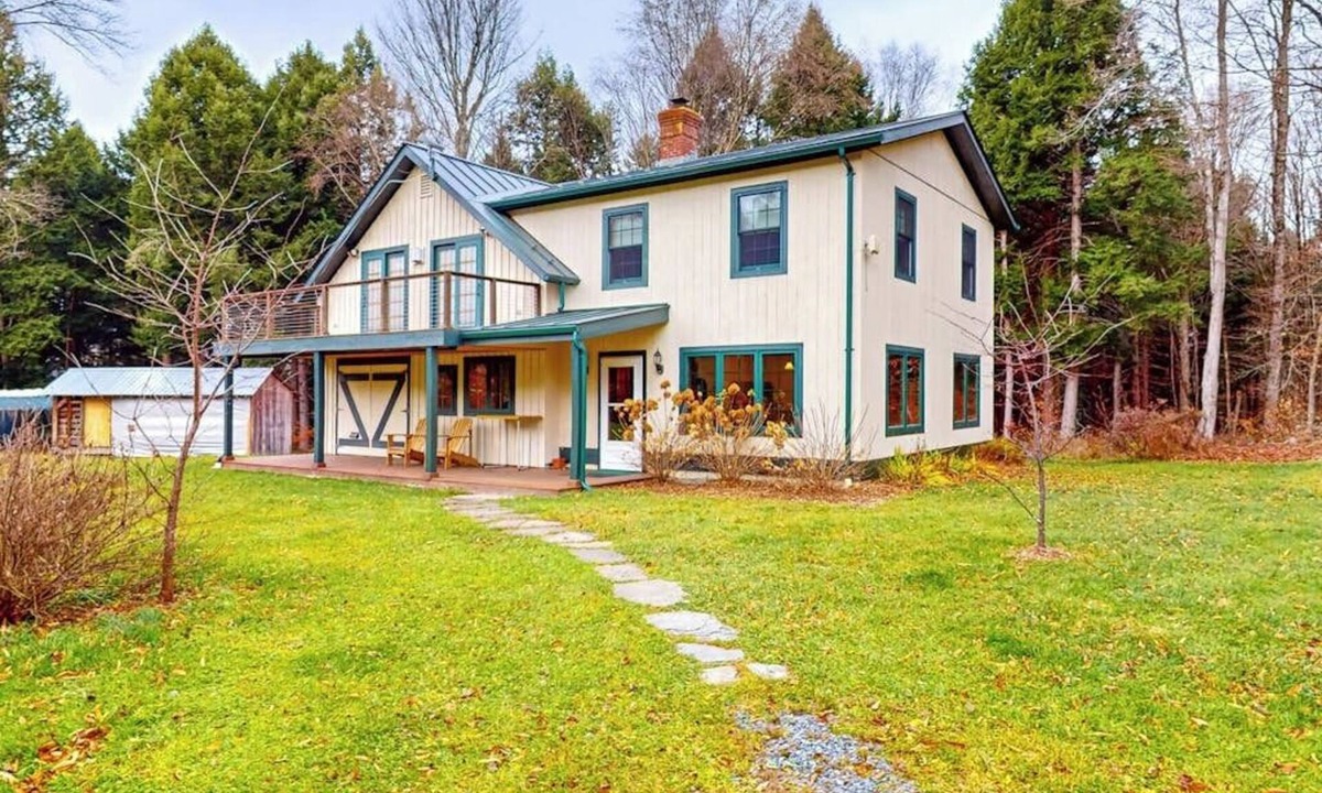 Moretown House | Cozy house in the woods, riverfront, trail, fireplace, wifi, w/d, bbq, balcony