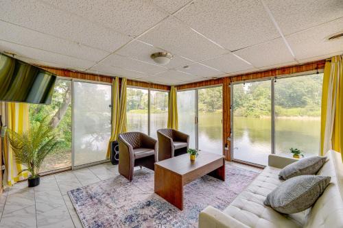 Stow House | Cozy House on Meadowbrook Lake: Serene, Scenic!
