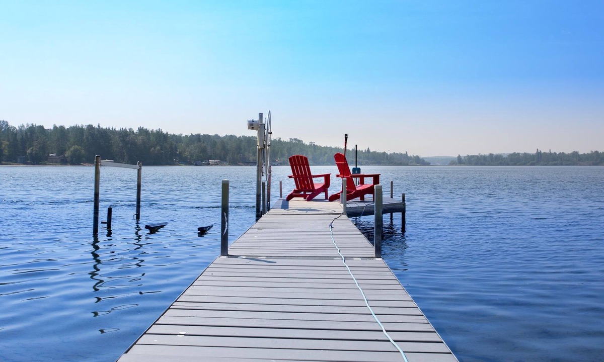Central Alberta House | Cozy Lakefront! Lac La Nonne, Alberta