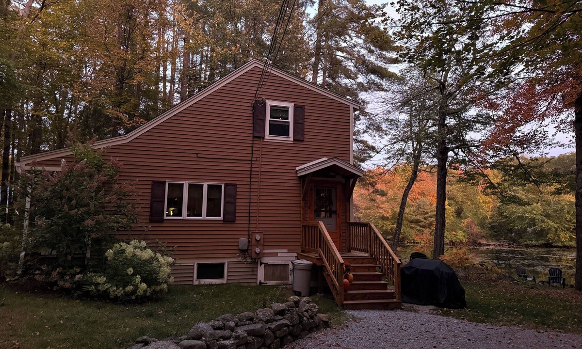 Hillsboro House | Cozy Lakeside Year Round Retreat ☀️🛶 🎣 🏊 🍁 🎃 🍎 🎿🏂 ❄️ & 🐾 are welcome 😊