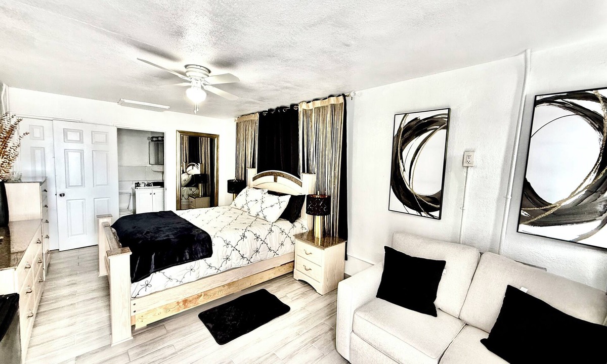 Bryant Apartment | Cozy Mini House by the Lake 11