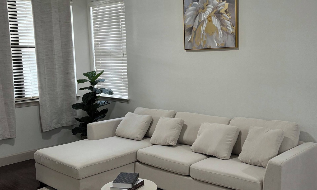 Miramar Apartment | Cozy Modern 2-bedroom apartment in charming Miramar with fitness room