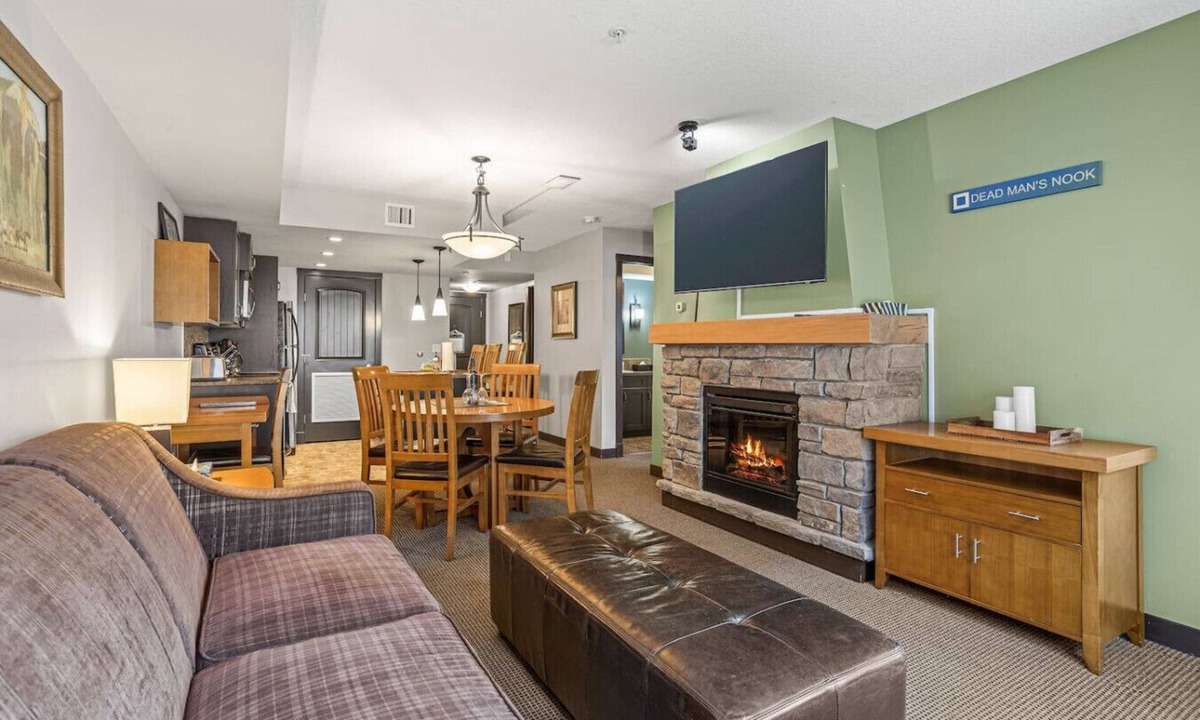 Dead Man's Flats Condo | Cozy Oasis: 2BR w/Hot Tub & Gym, 10 Mins to DT