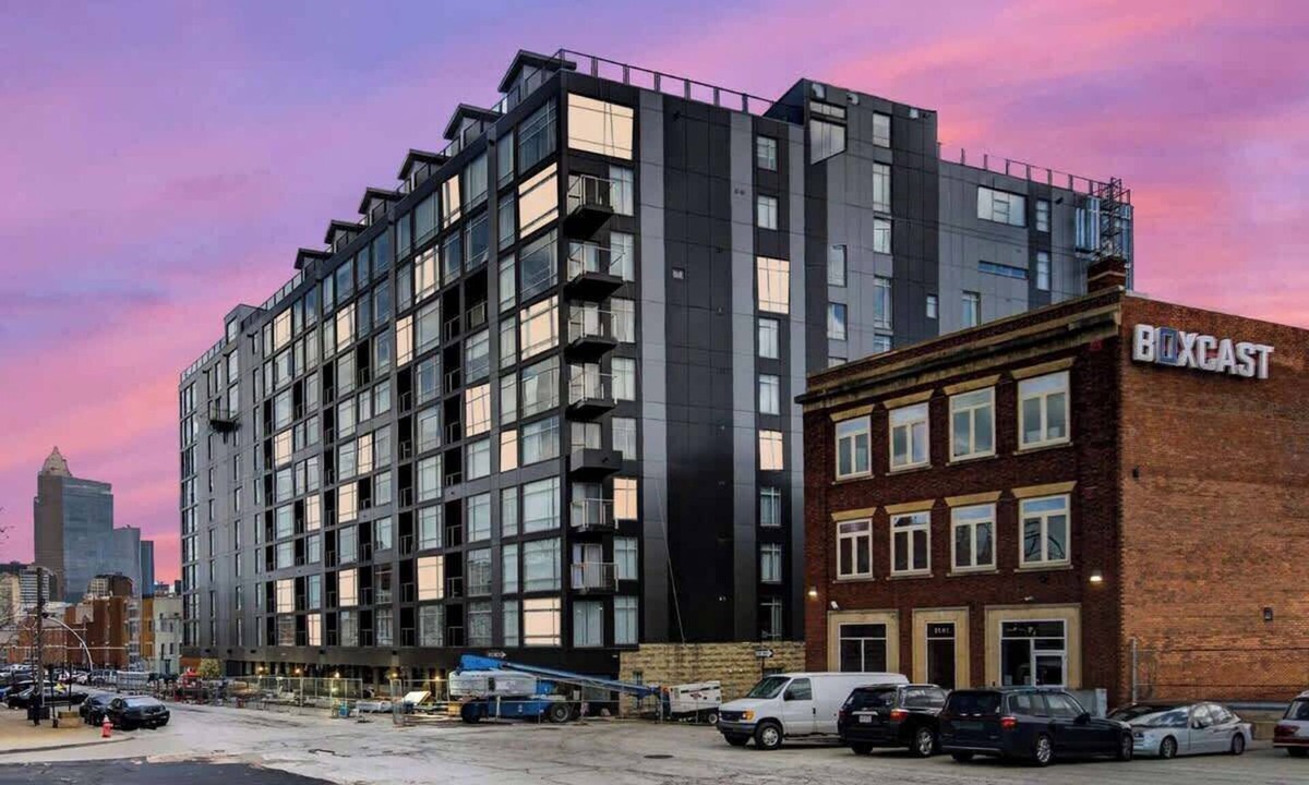 Ohio City Apartment | Cozy Ohio City Condo w/Balcony + Gym