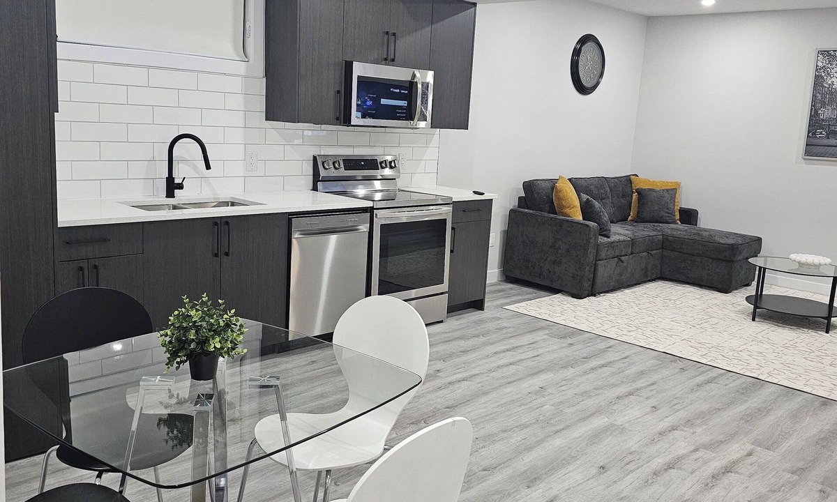 Airdrie House | Cozy on Baywater! 15 minutes from Calgary International Airport