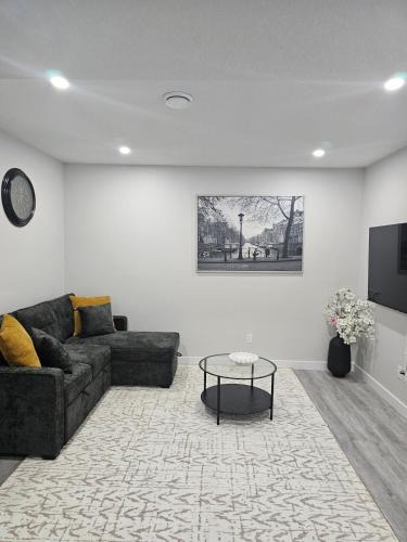 Airdrie Apartment | Cozy on Baywater